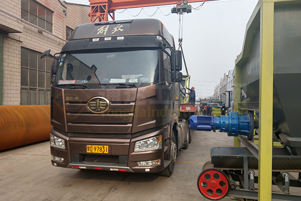 發(fā)往遼寧BB肥生產(chǎn)設(shè)備