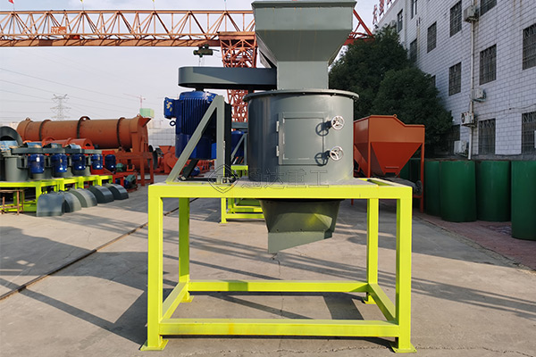 養(yǎng)牛場的牛糞怎么處理變成有機肥?牛糞有機肥生產線設備解決牛糞污染難題