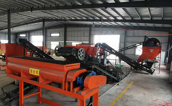 養(yǎng)牛場的牛糞怎么處理變成有機肥?牛糞有機肥生產線設備解決牛糞污染難題