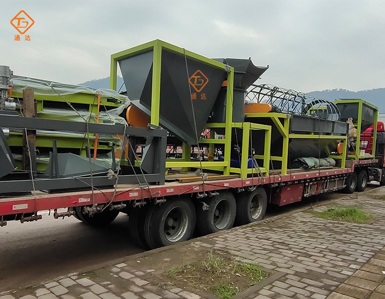 常見的蠶屎有機肥料發(fā)酵設(shè)備及其特點