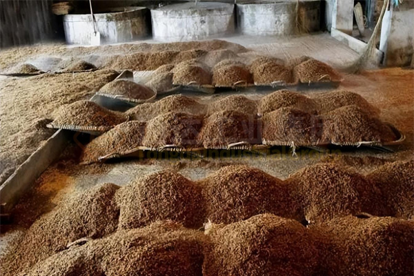 酒糟怎么做成有機肥?酒糟加工有機肥配套設備有哪些?