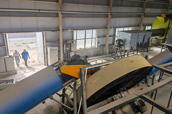 中藥藥渣制造有機肥設(shè)備配置有哪些?用藥渣原材料辦有機肥廠需要注意什么?