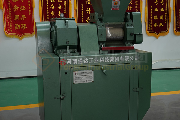 雞糞生產(chǎn)有機肥設(shè)備廠家哪家好?養(yǎng)殖場雞糞發(fā)酵有機肥的設(shè)備有哪些?