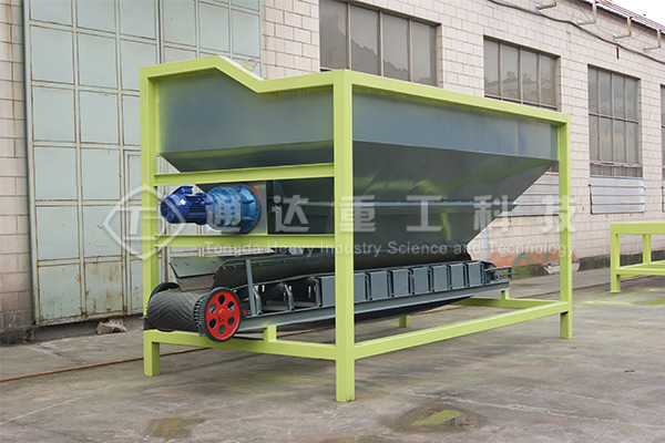 養(yǎng)雞場糞便制有機肥生產(chǎn)線，巧解環(huán)保難題