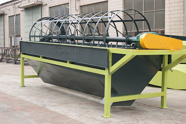 整條雞糞有機肥生產(chǎn)線，有效解決養(yǎng)殖戶糞便污染問題，破解畜禽糞污治理難題