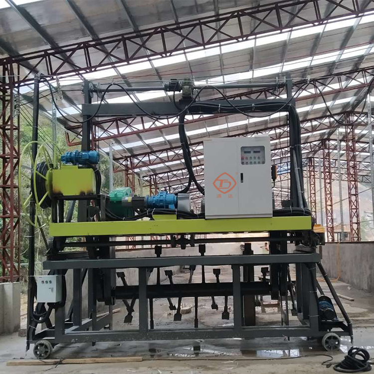 年產(chǎn)1萬噸牛糞做有機(jī)肥適合哪種發(fā)酵翻堆設(shè)備